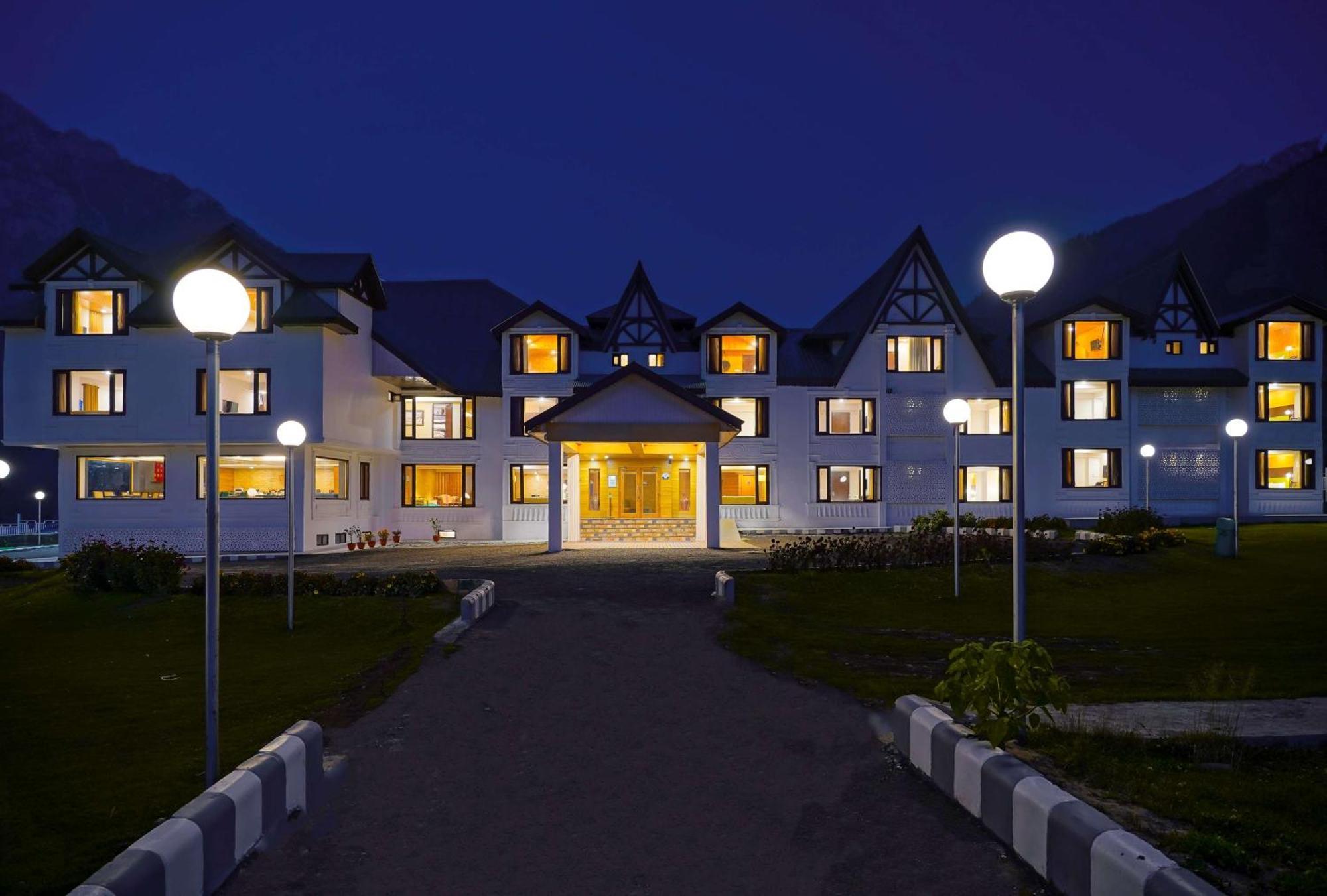 Country Inn Suites By Radisson Sonāmarg Exterior photo